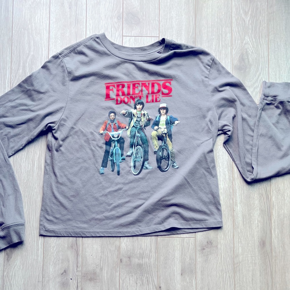 Stranger Things Friends Don't Lie Crop Top Sz Small